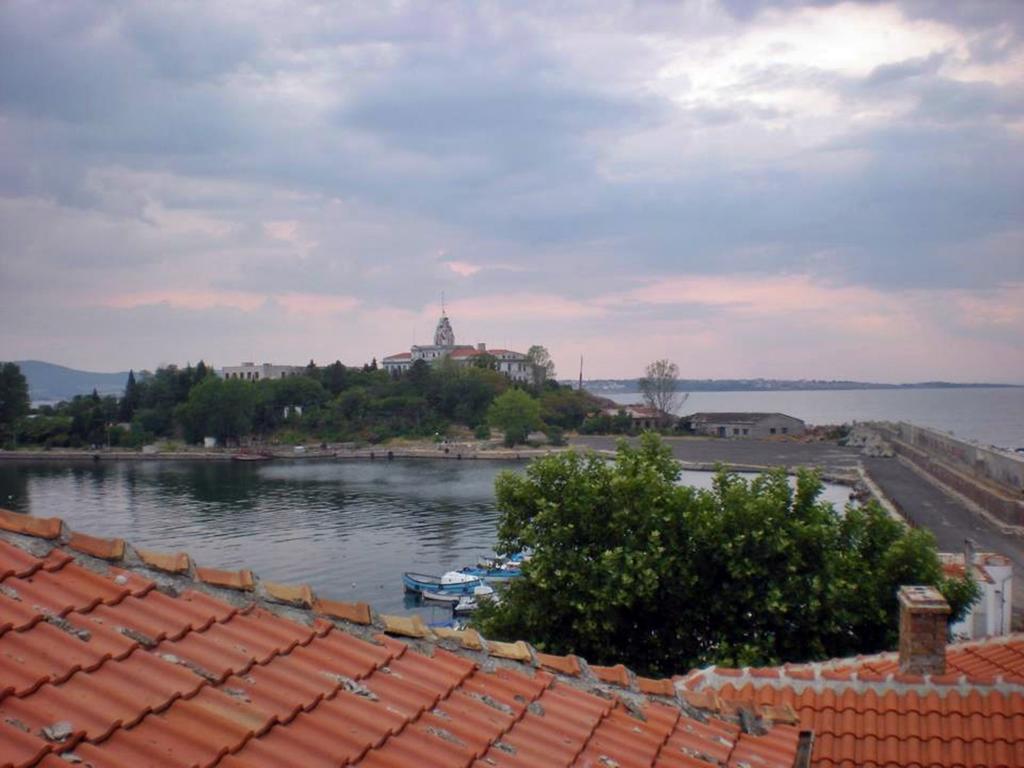 Guest House Liliya سوزوبول الغرفة الصورة
